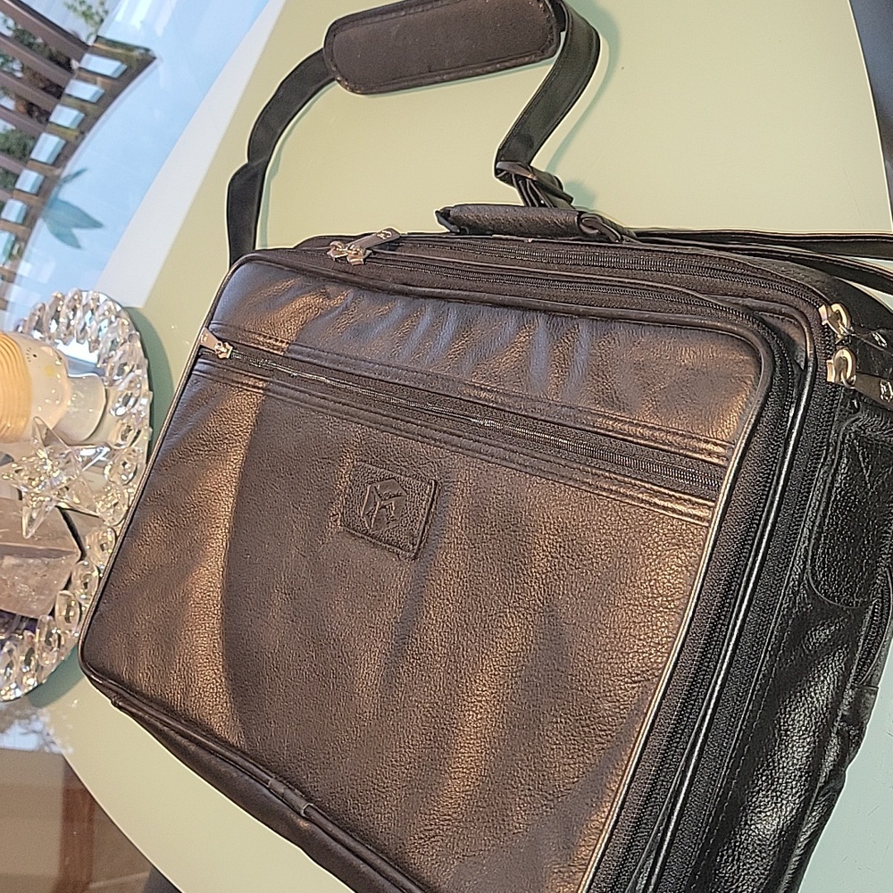 Case-tech Inc. Padded laptop bag. Black